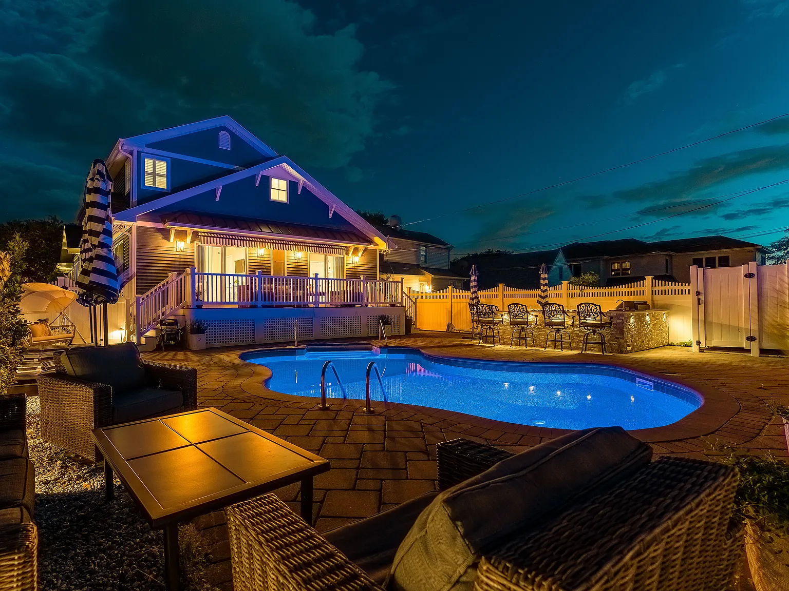 6 bed, 2.5 bath, 2500 sqft, $7,500 — Photo 4