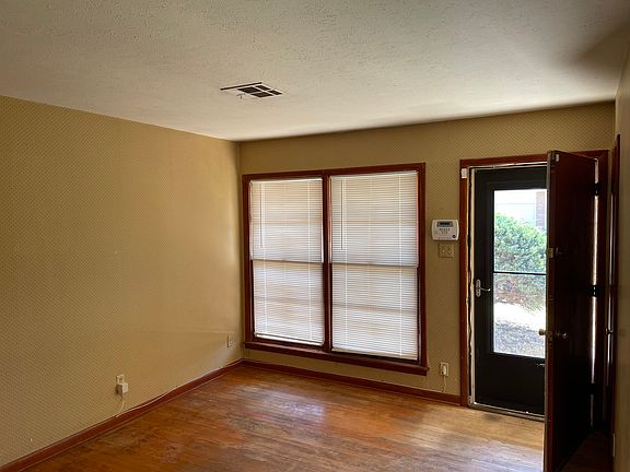 4th image of 3833 NW Arlington Ave