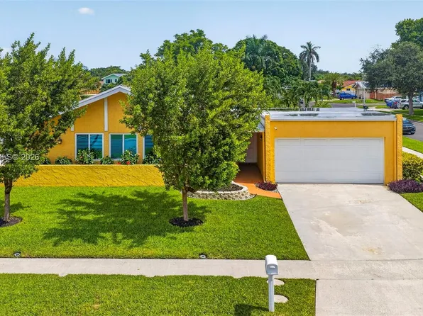 725 NW 49th Ave, Coconut Creek, FL 33063