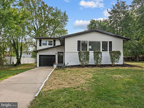 2nd image of 204 Belle Arbor Dr