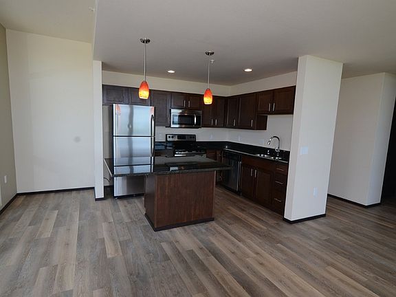 3rd image of 822 E Washington Ave APT 910