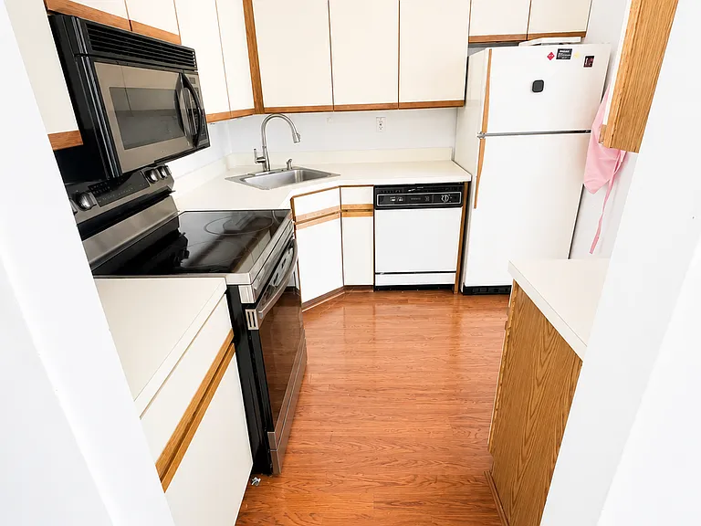 112 Sherwood Ave #5 — Photo 6