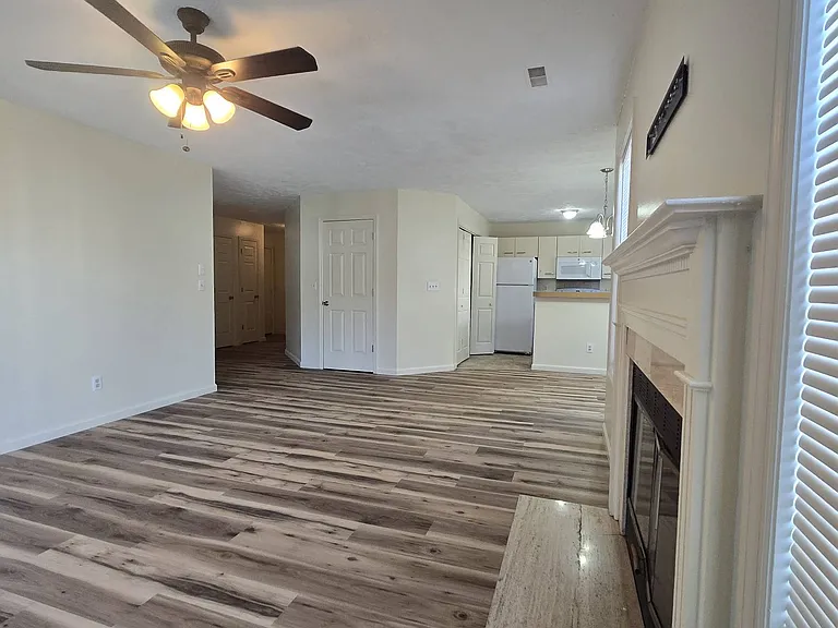 1001 Brookhollow Dr #4 — Photo 10
