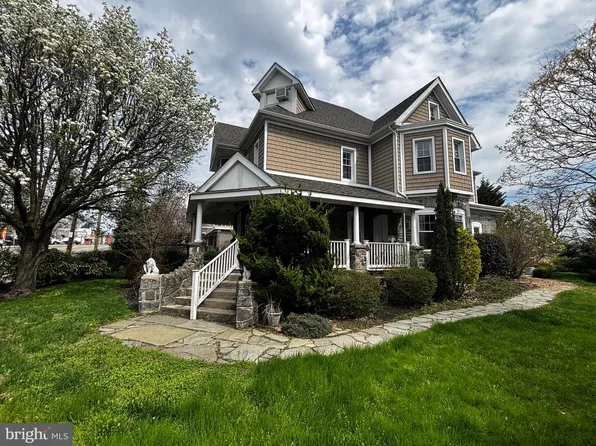 527 Chester Pike, Sharon Hill, PA 19079