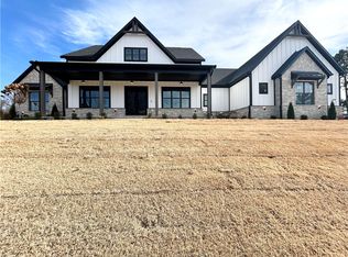 200 NE Healing Springs St, Bentonville, AR 72713