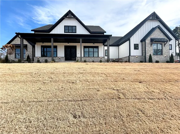 200 NE Healing Springs St, Bentonville, AR 72713