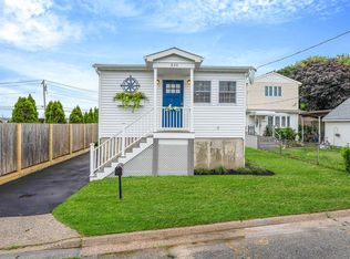830 Ocean St, Lindenhurst, NY 11757