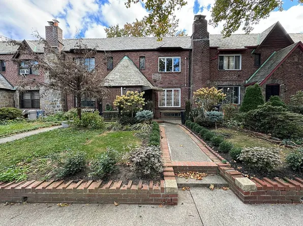 8626 62nd Ave, Rego Park, NY 11374
