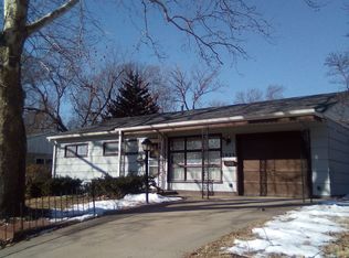 1925 SW Edgewater Ter, Topeka, KS 66604