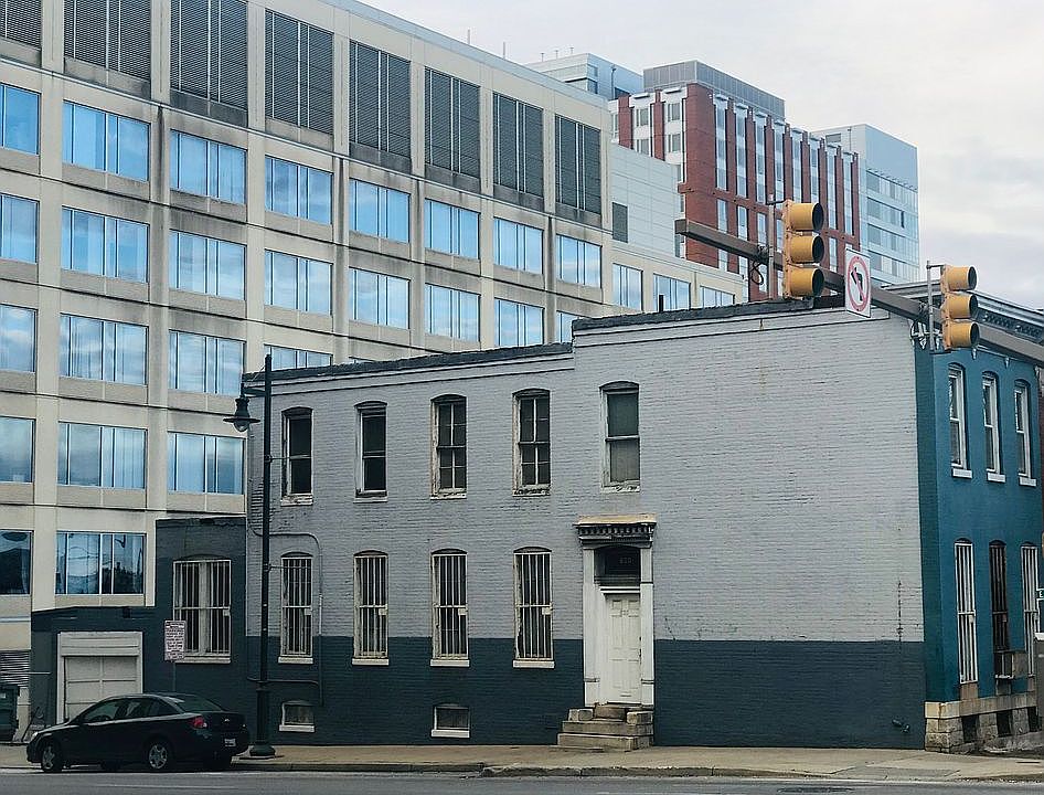 2nd image of 800 N Washington St