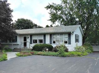 203 E Bluff St, Winnebago, IL 61088