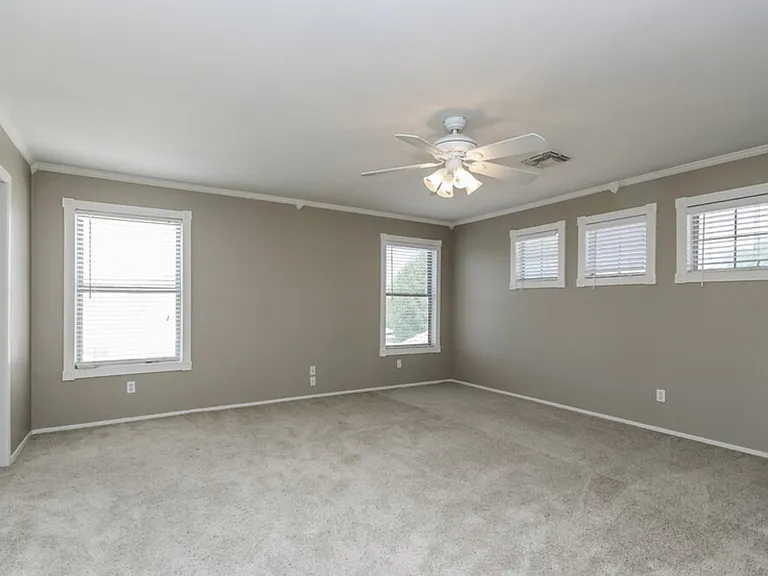 1081 E Horseshoe Dr — Photo 9