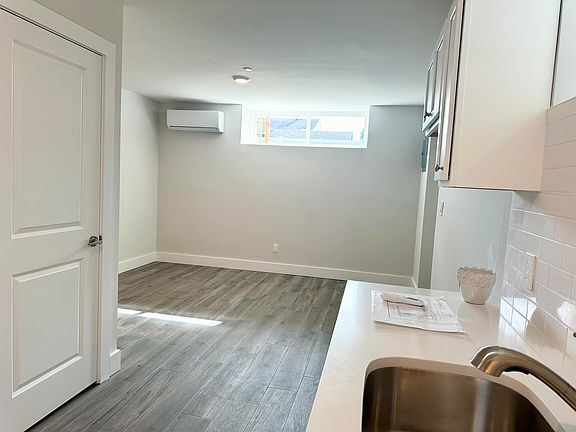 3rd image of 129 Satterlee St #1