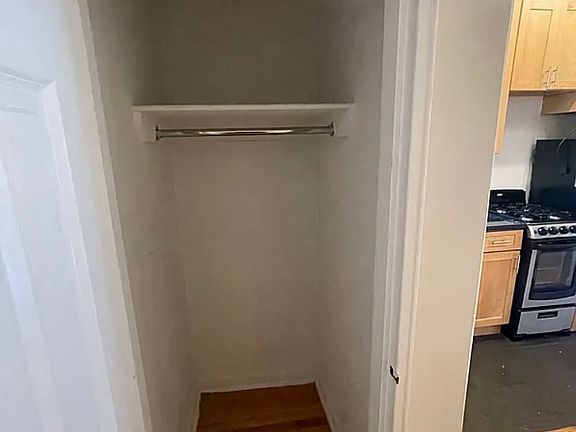 5th image of 235 E 27th St APT 2D