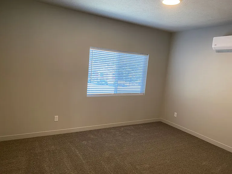 560 S Main St — Photo 3