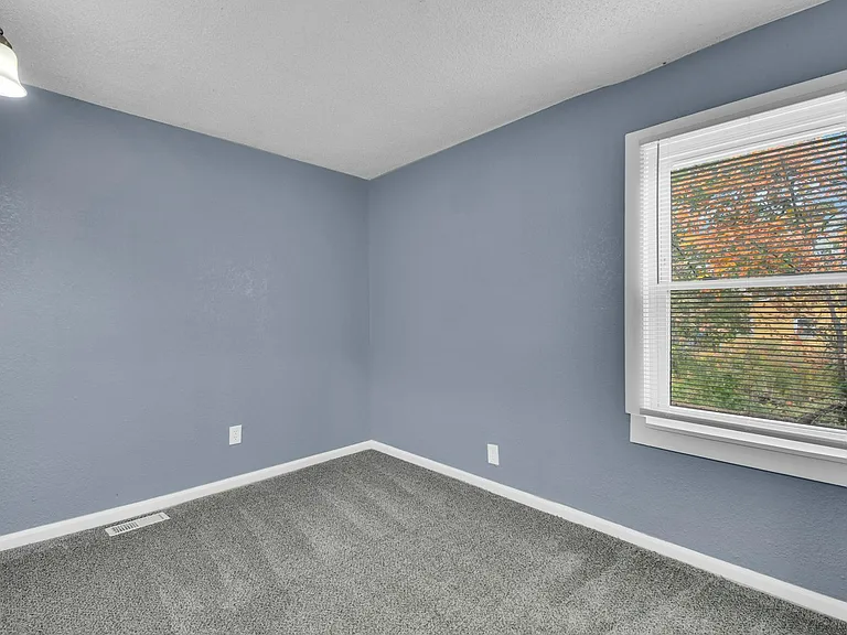 3414 Elmwood Ave — Photo 6