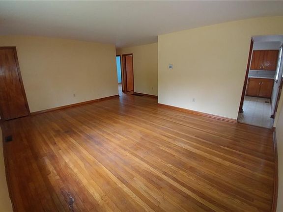 5th image of 312 Meadow St