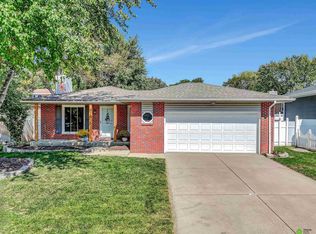 8520 Blue Sky Dr, Lincoln, NE 68505