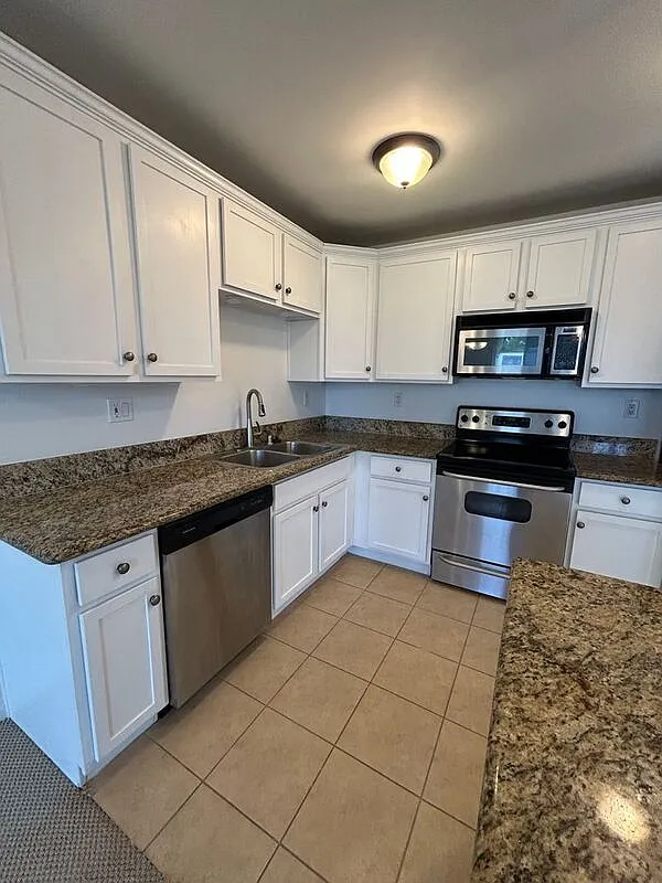 1 bed, 1.0 bath, 686 sqft, $2,200 — Photo 3