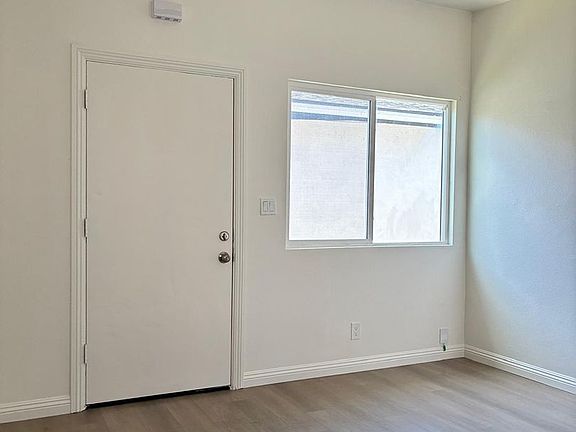 5th image of 9521 1/2 Laurel St
