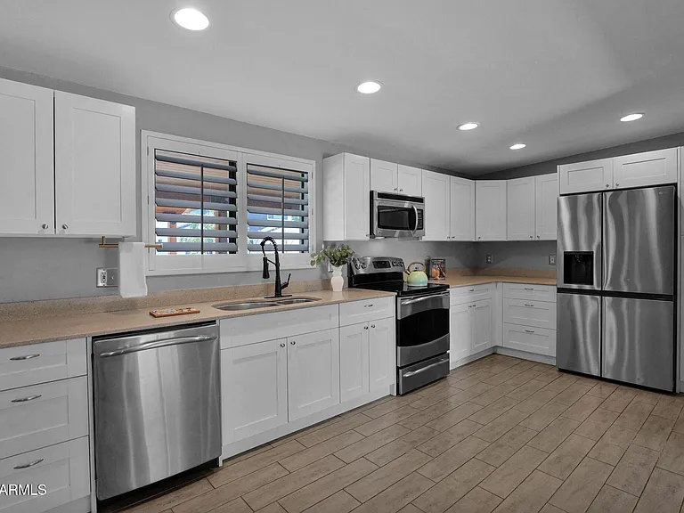 4916 E Amelia Ave — Photo 8