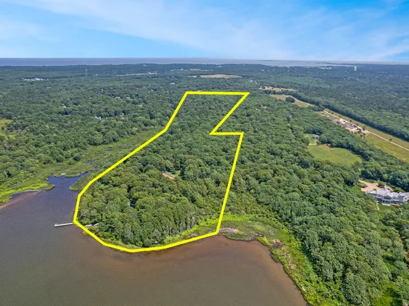 100 Meetinghouse Way, Edgartown, MA 02539