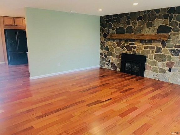 3rd image of 2648 Northwood Ave