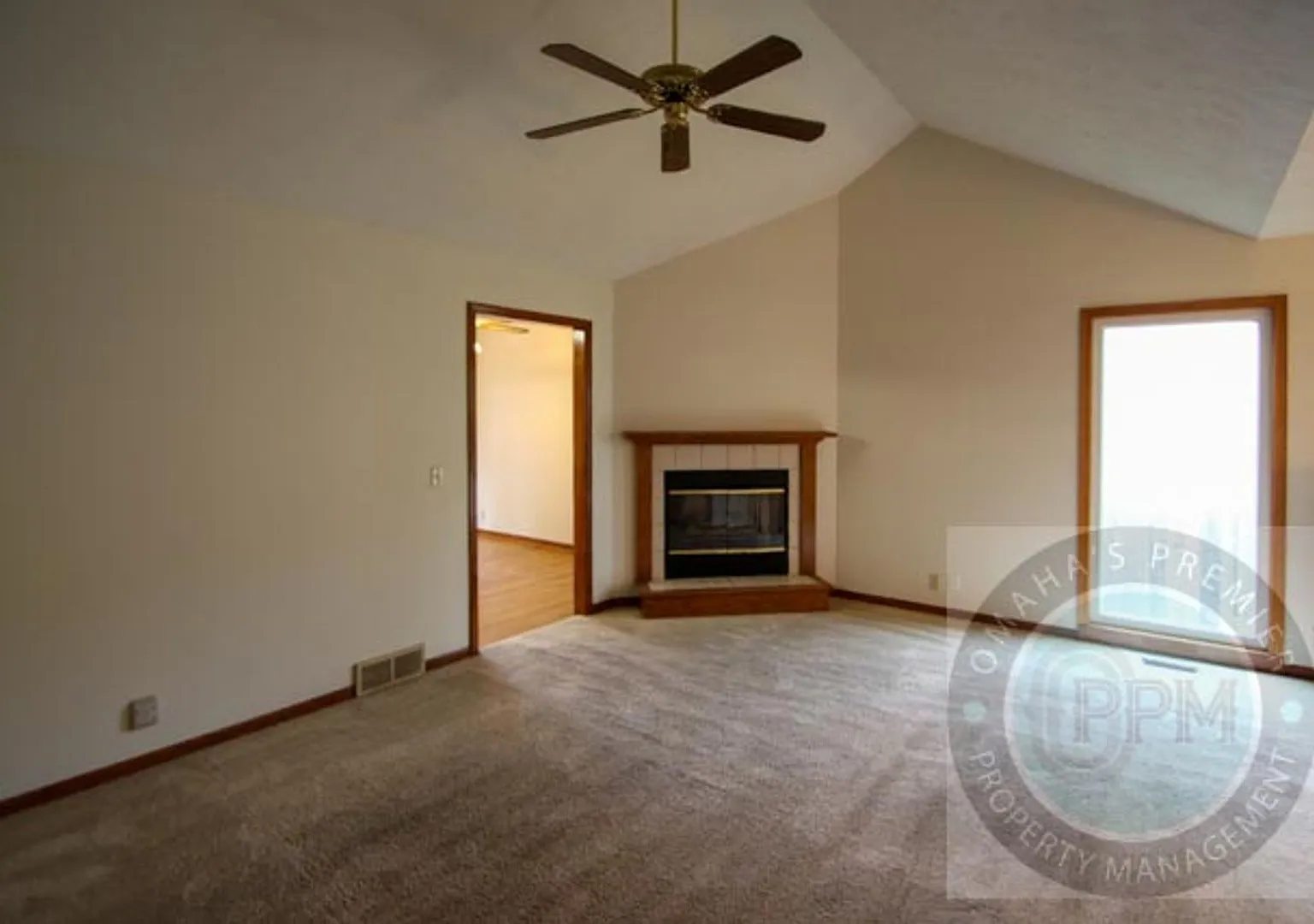 2Bd/2Ba Townhome | Omaha, Ne — Photo 2