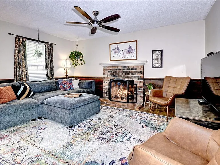 2525 Lauderdale Dr — Photo 6