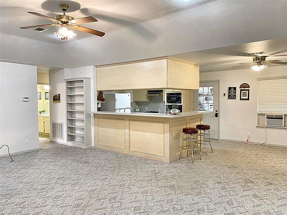3rd image of 819 French Ln