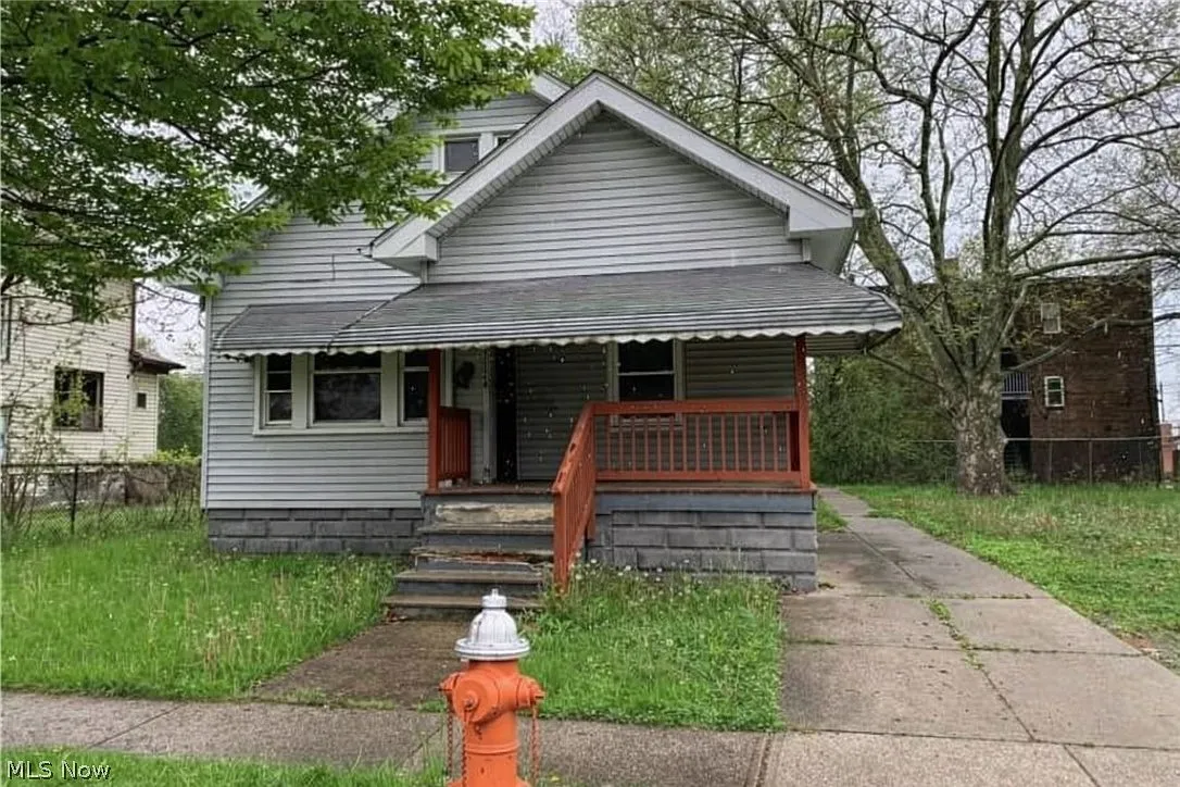 3524 E 143rd St photo 1