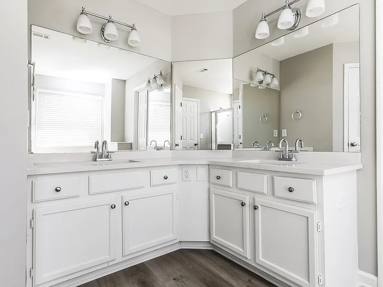 1504 Justin Dr — Photo 12