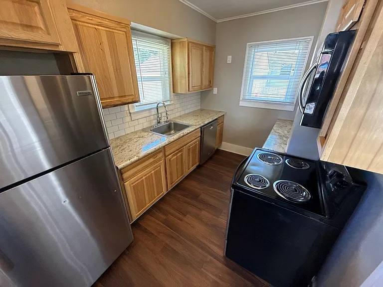 336 23rd St SE — Photo 9