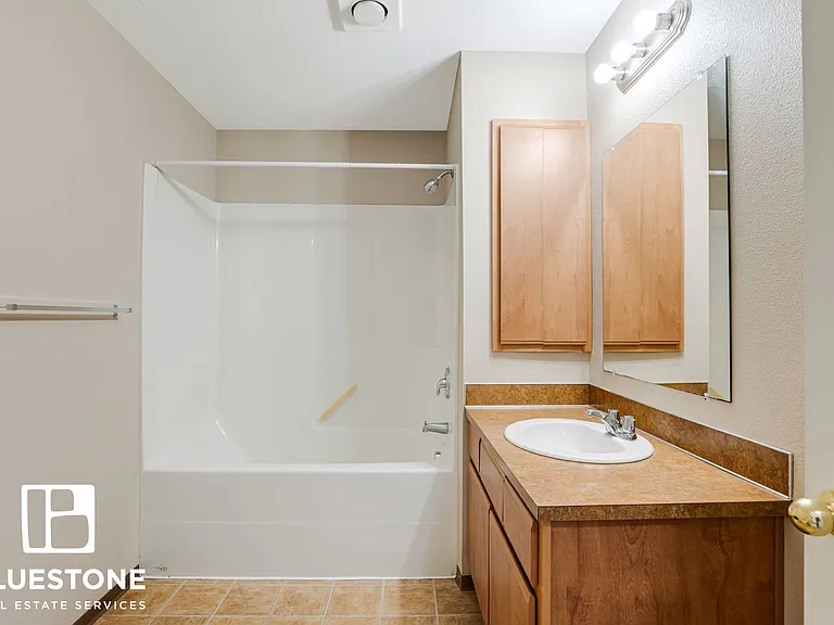 Hawk's Point Apartments — Photo 80