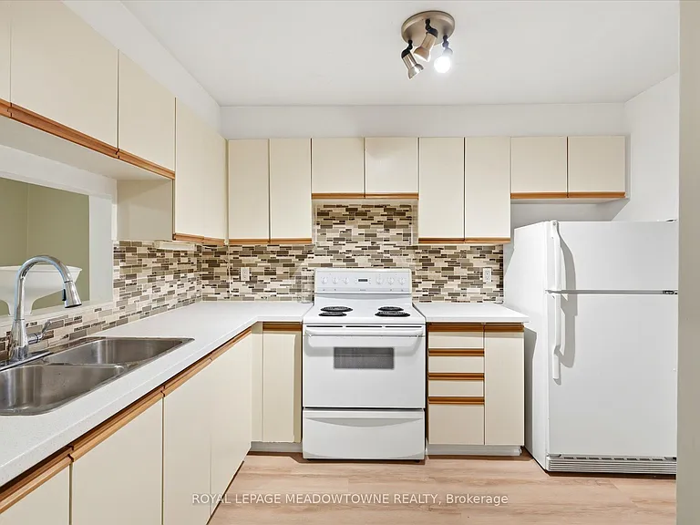 3835 Lake Shore Blvd W #207 — Photo 6