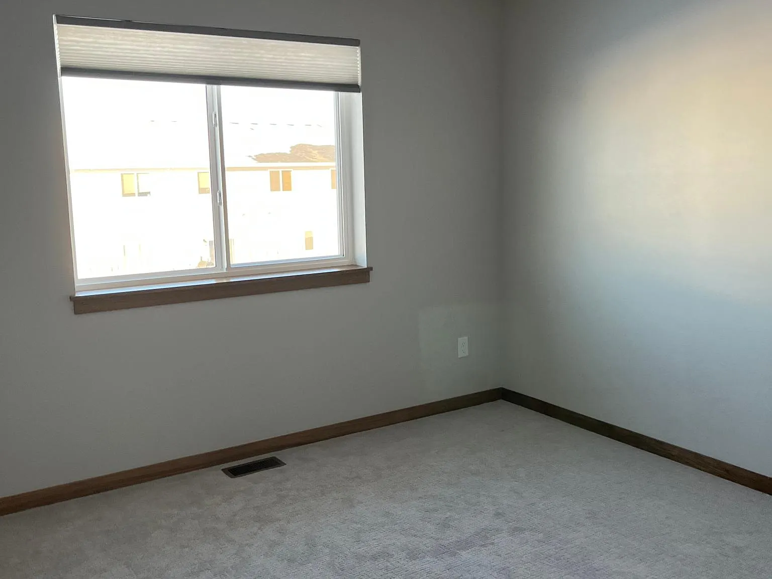 3 bed, 2.5 bath, 1657 sqft, $2,100 — Photo 3