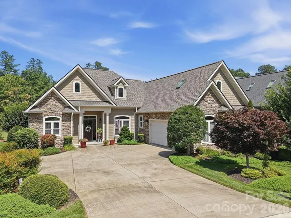 134 Whistlewood Ln, Hendersonville, NC 28739