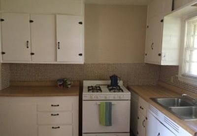 3rd image of 908 N Busey Ave