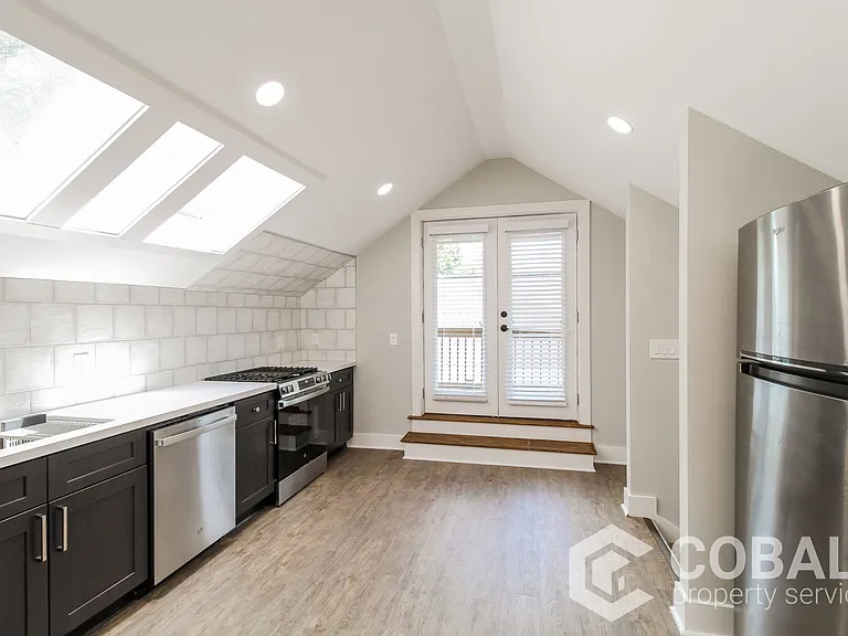 631 Seminole Ave NE #B — Photo 2