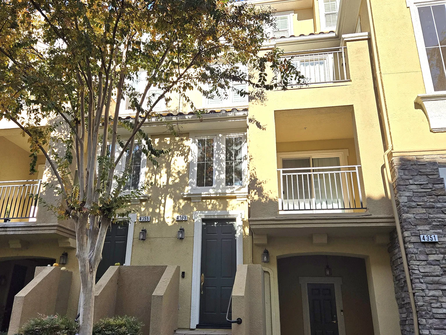 4353 Fitzwilliam St — Photo 1