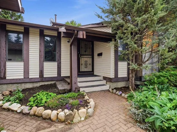 816 E Ranchview Cir NW, Calgary, AB T3G 1B3