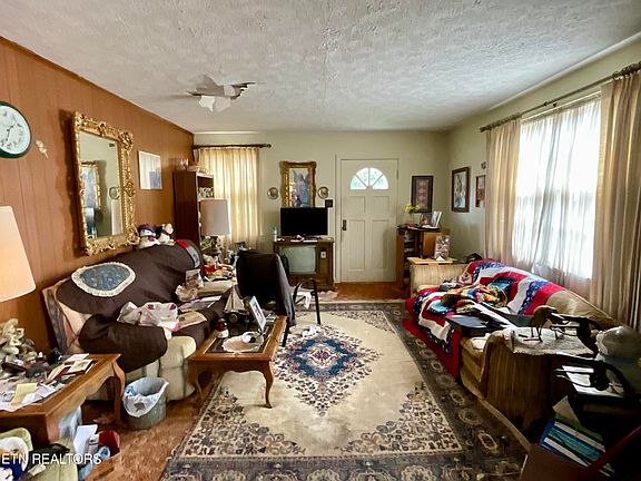 4th image of 2405 Fair Dr