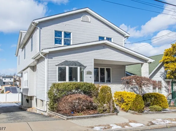 231 Dewey Ave, Totowa Boro, NJ 07512