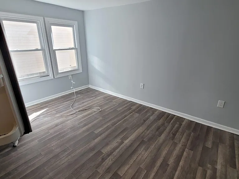 1029 E Grand St #2 — Photo 3