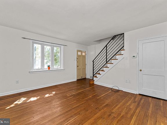 5th image of 325 W Salaignac St