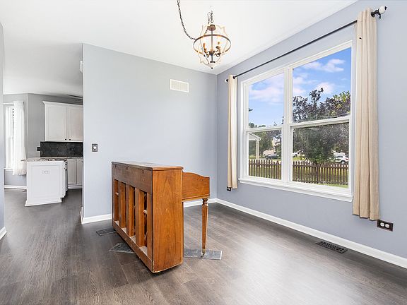 4th image of 1800 Westbrook Ct