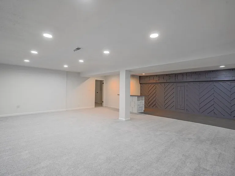 104 N Burr Oak Rd — Photo 30