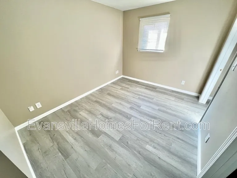 1547 S Green River Rd #6 — Photo 5
