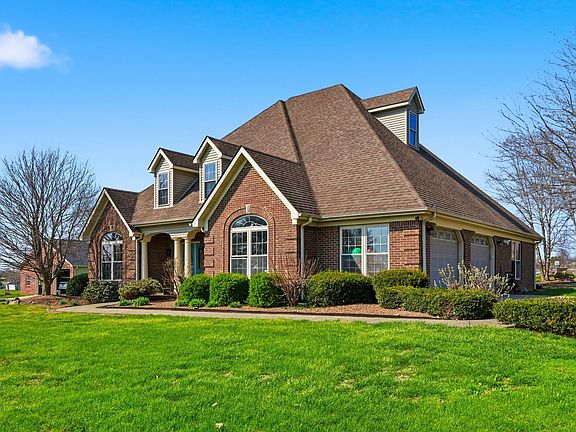 3rd image of 104 Sutton Ln