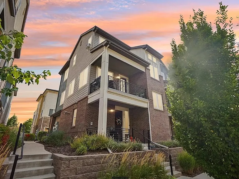 674 E Hinsdale Ave — Photo 3